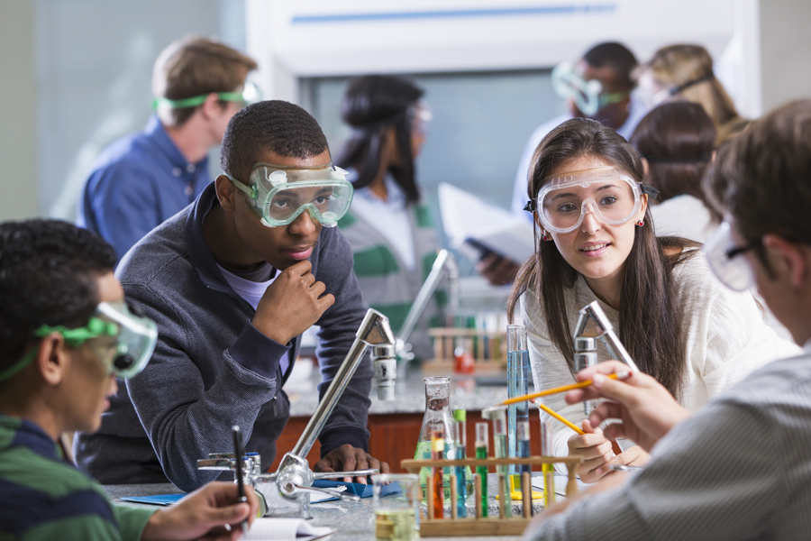 Students In Lab (Winter 2022)