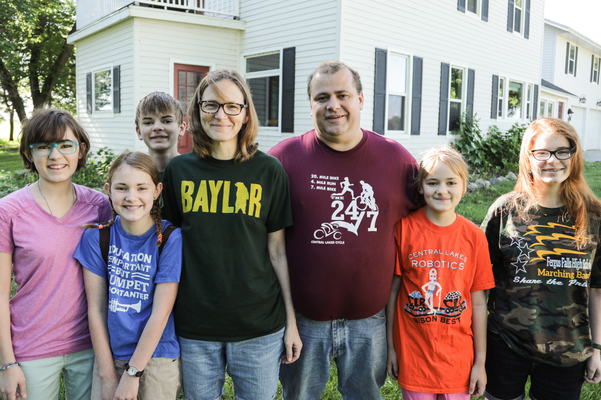David was the oldest of the six children of Clark and Diane Grotberg (center), shown at home with Mary, Elizabeth, Thomas, Sarah and Alexandra (left to right).