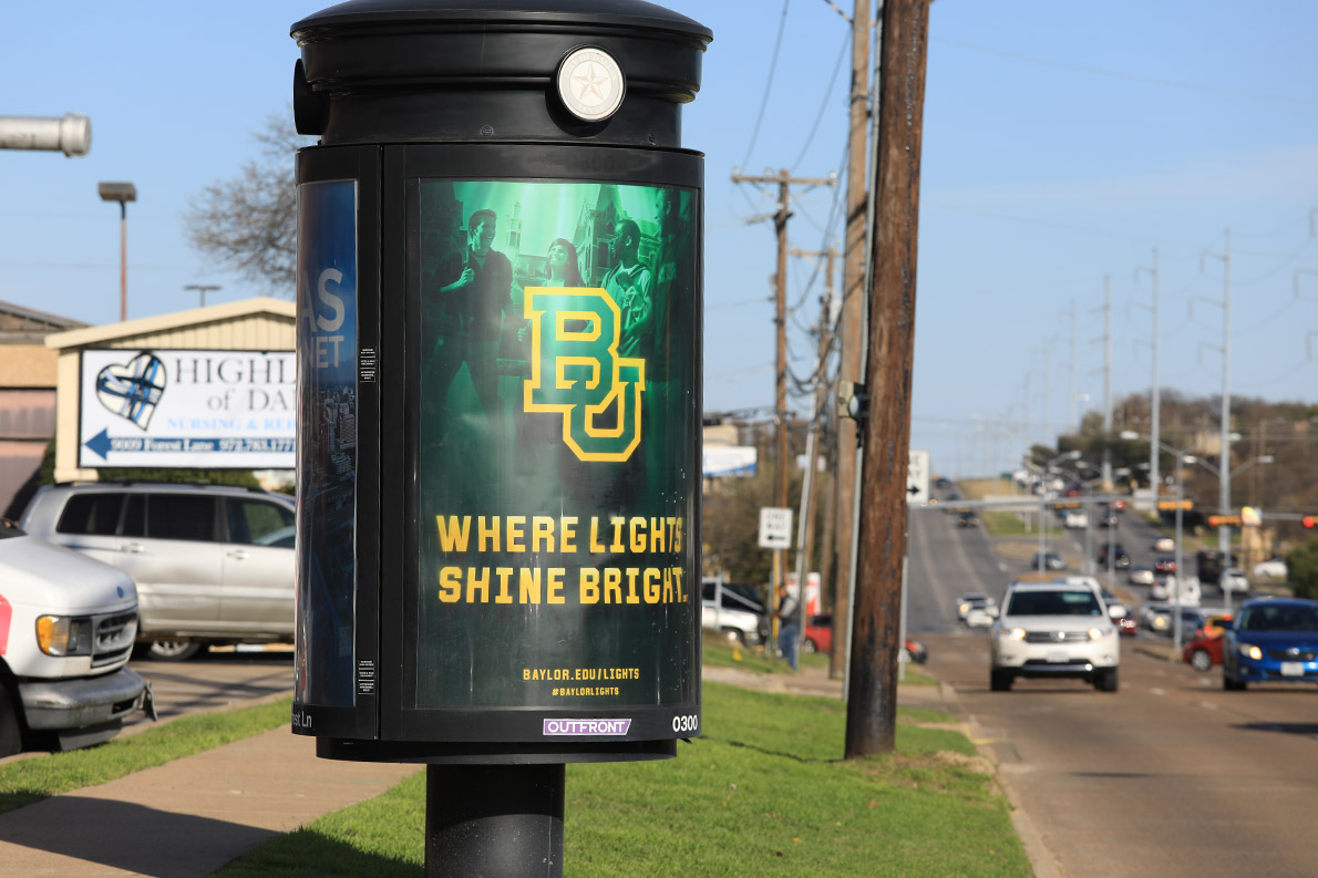 message_kiosks_in_dallas_and_houston_help_prospective_students_and_parents_see_why_baylor_university_is_a_place_where_lights_shine_bright