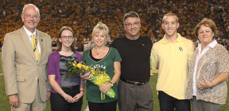Group Photo of Parents of the Year and the Baylor President