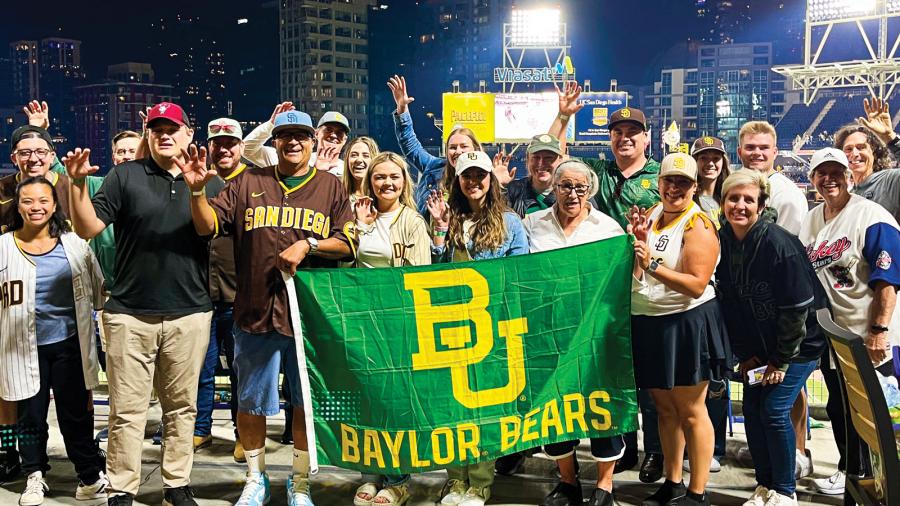 fall24-alumni-in-san-diego.jpg