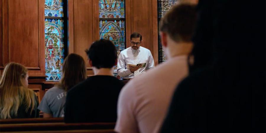 Students participate in a Baylor chapel.