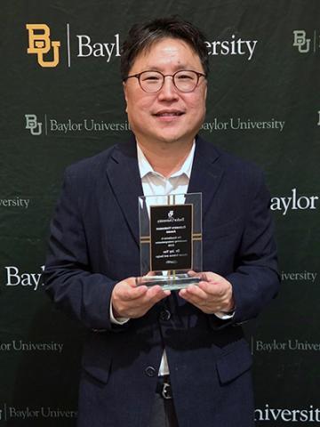 Prof Jay Yoo with award