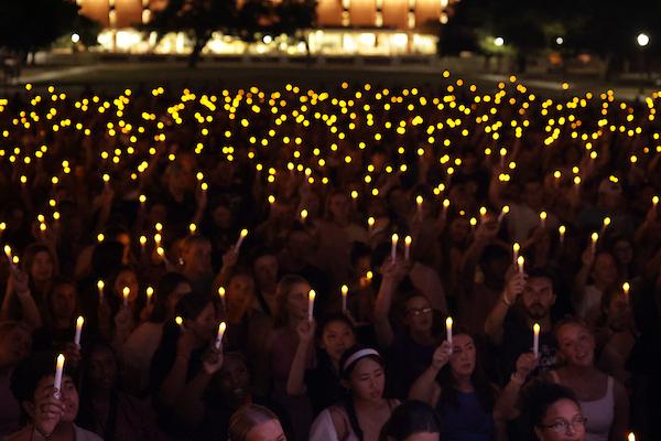Students gather on Fountain Mall for a candlelight worship service.