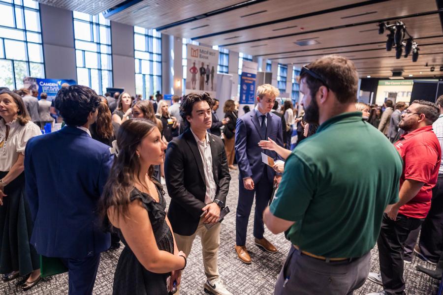Baylor students attend Career Fair