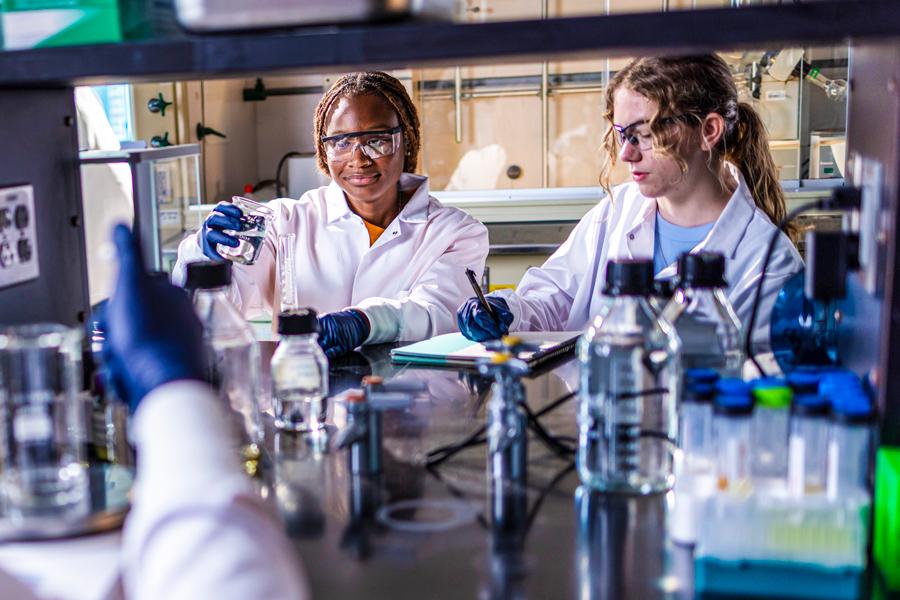 Baylor students in a lab